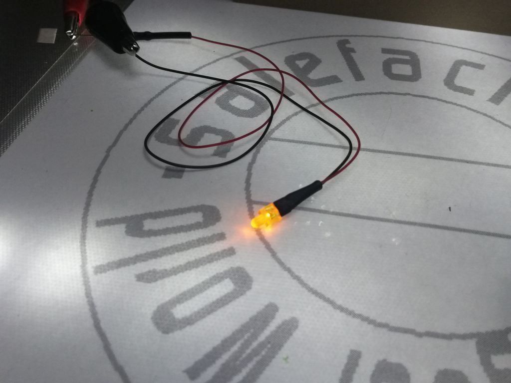 Componenti elettronici: LED gelb 1.8mm 2/12V verkabelt – Nuovo (secondo la descrizione) da Luzern venduto da Salefactory 1