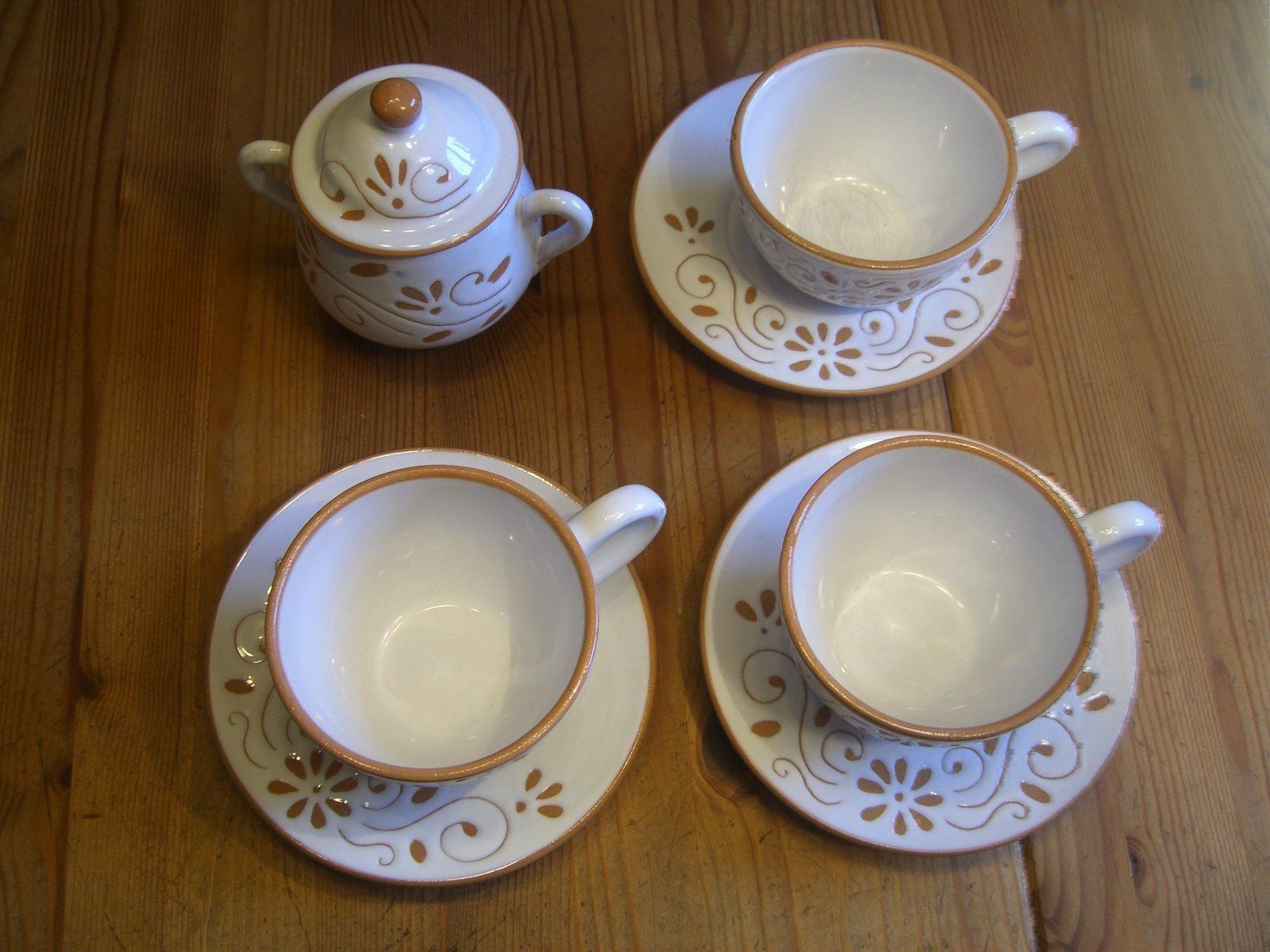 Set di piatti: handgetöpfertes Kaffeegeschirr Keramik – Usato da Winterthur venduto da Gaia 4