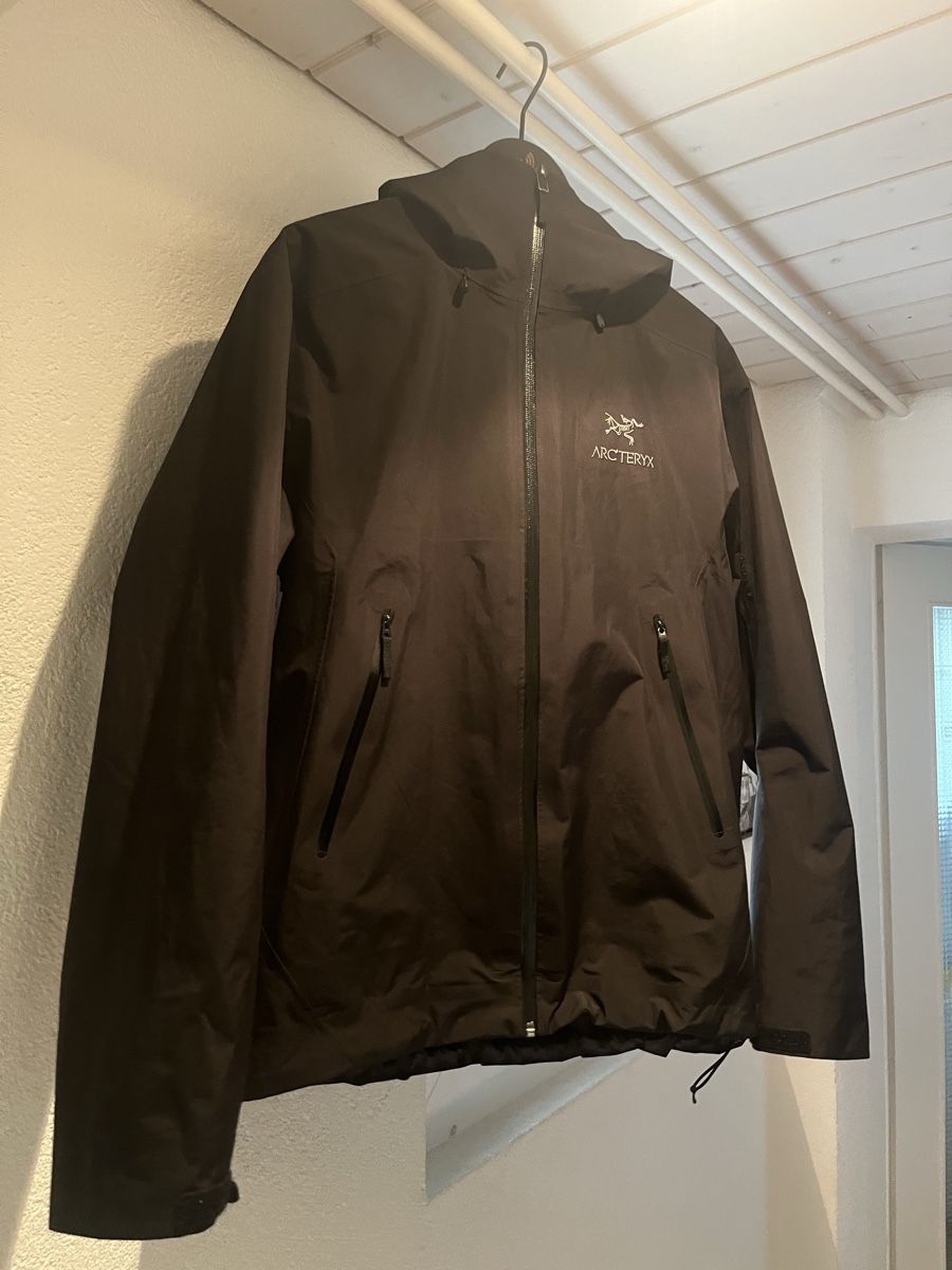 Arcteryx Giacche: Arc'teryx Beta Hardshell Jacke schwarz Grösse L  – Usato da Münchenbuchsee venduto da din_s59g