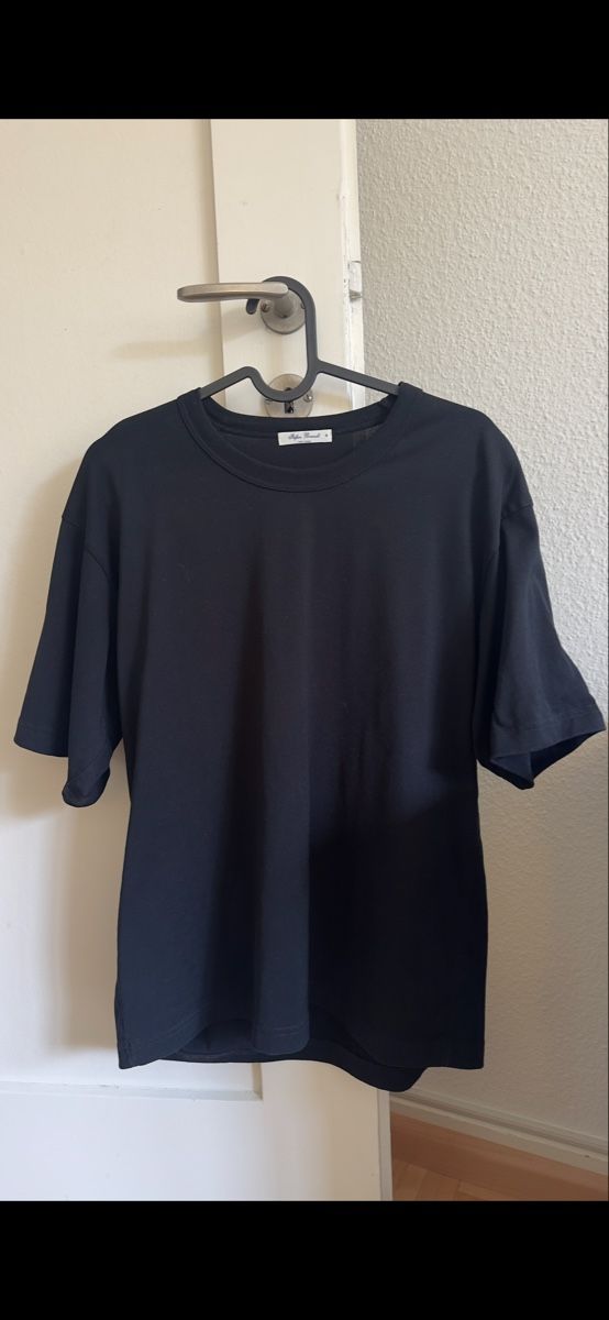 T-shirt: TShirt Stefan Brandt schwarz – Usato da Basel venduto da ndeon