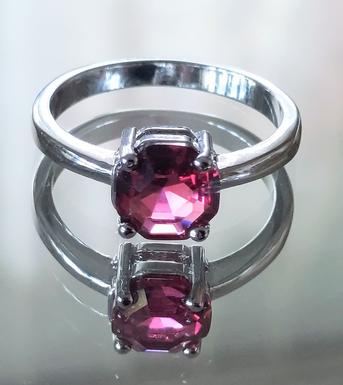 Ringe: Silberring Gr. 56 mit rotem Zirkonia, Neu – Neu (gemäss Beschreibung) aus Ettenhausen TG von CH2300 5