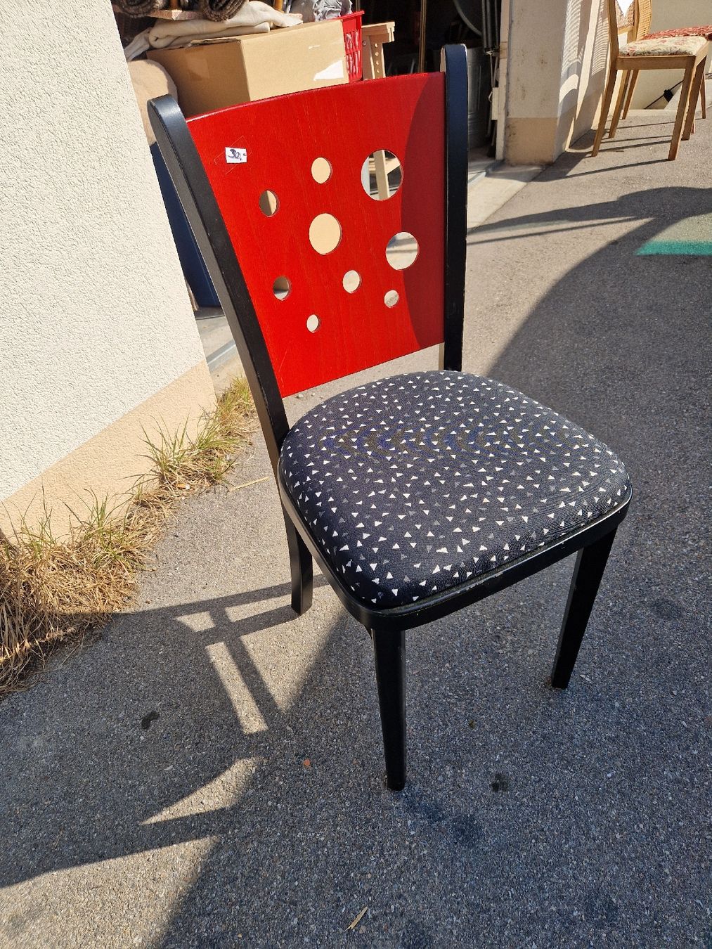 Chaises: Stuhl rot-schwarz mit Muster  – D'occasion à Mörigen par Clio111 3