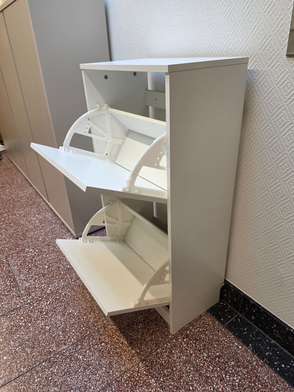 Ikea Schränke: IKEA Schuhschrank BISSA – Gebraucht aus Zürich von Junge03 1