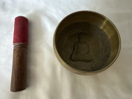 Singende Schale Buddha mit Holzklöppel Messing Klangschale