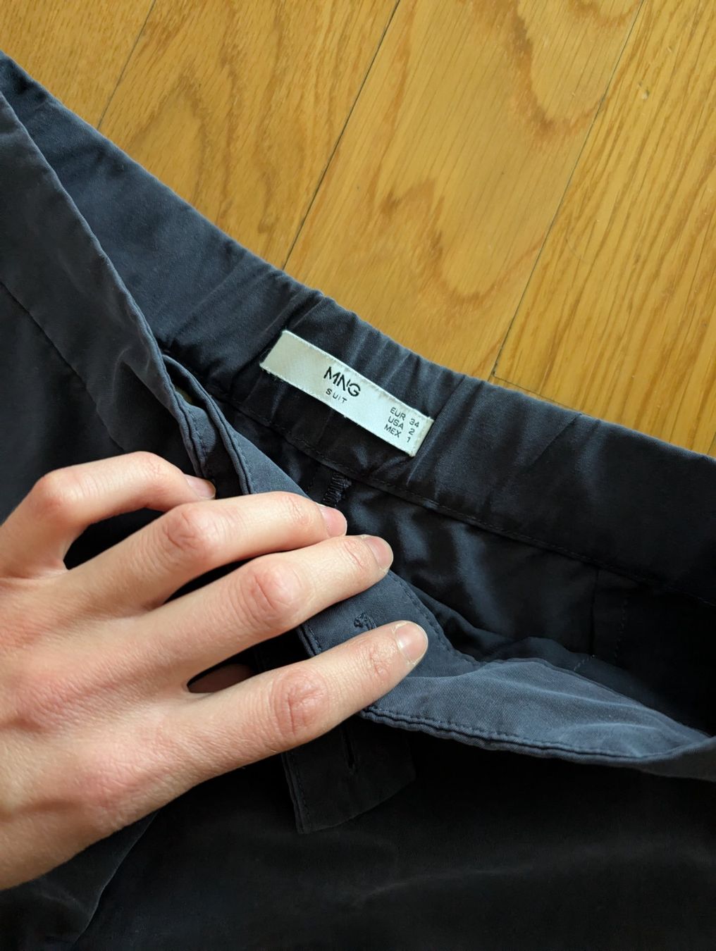 Mango Pantaloni: MNG Hose, Gr. 34, neuwertig, 70% Modal – Usato da Zug venduto da sunshinestateofmind 1