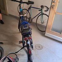 E-Bike Cube blau mit Gepäcktraeger gebrauchter Zustand