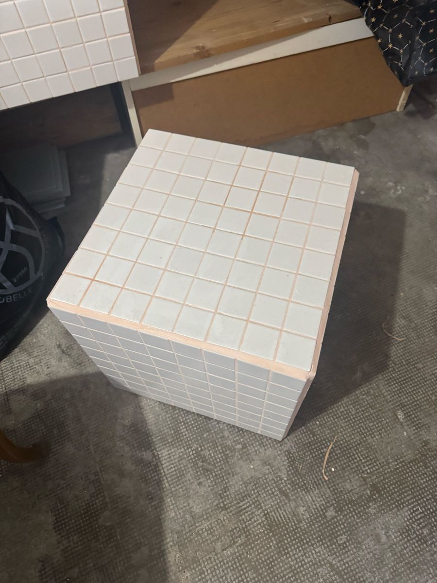 Nachttische: Set Tile-Cubes Nachtisch Kachel-Optik – Gebraucht aus Biel/Bienne von leo_h2vb 1