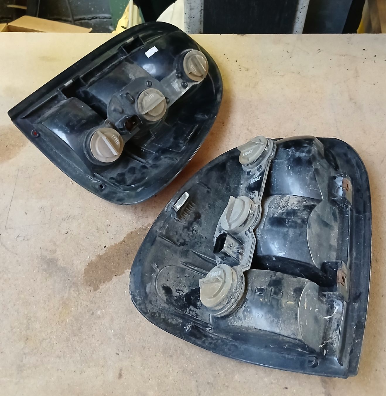 Fari: Feux arrières Dodge Durango 1998-2003  – Usato da la heutte venduto da Auto-stock 1