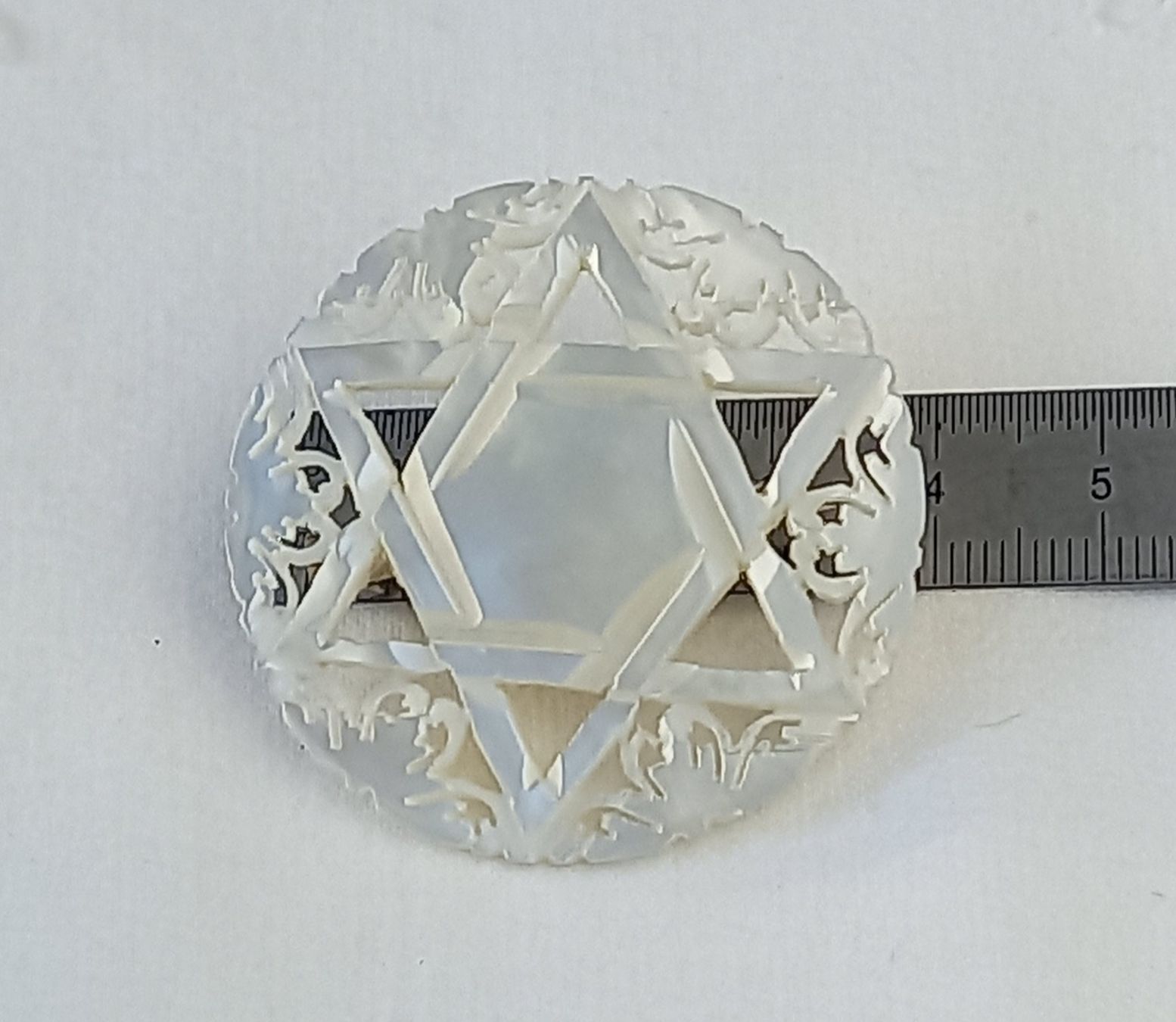 Spille & Fermagli: Brosche Perlmutt Stern geschnitzt Durchmesser 45 mm – Usato da Buchs AG venduto da Dzirul 7