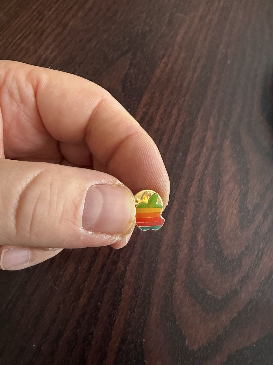 Placchette & Badge: Pin APPLE Macintosh Rainbow – Usato da Inkwil venduto da RetrOhyeah_Schweiz 1
