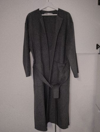 Manteau long Zara gris, taille L, idéal mi-saison.