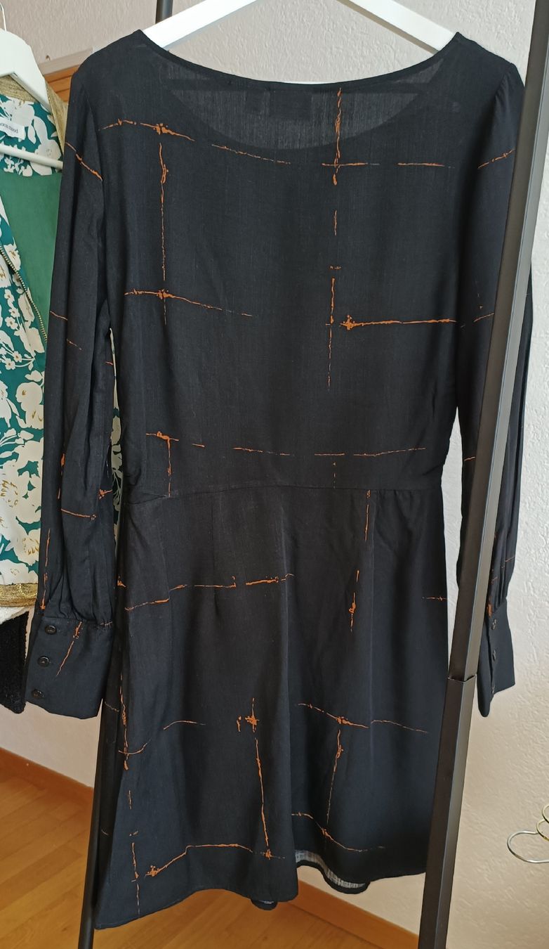 Vila Vestiti: Robe courte Vila noire à motifs – Nuovo (secondo la descrizione) da Chermignon-Bas venduto da deb_vme 4