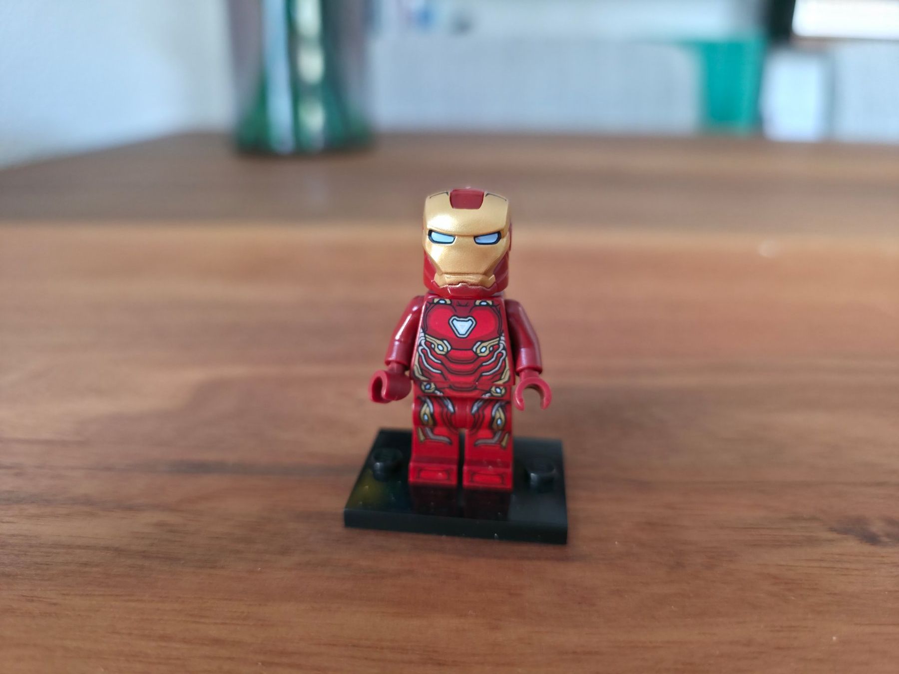 Lego Statuette: Lego Marvel Minifigur Iron Man – Usato da Laufen venduto da elias39 1