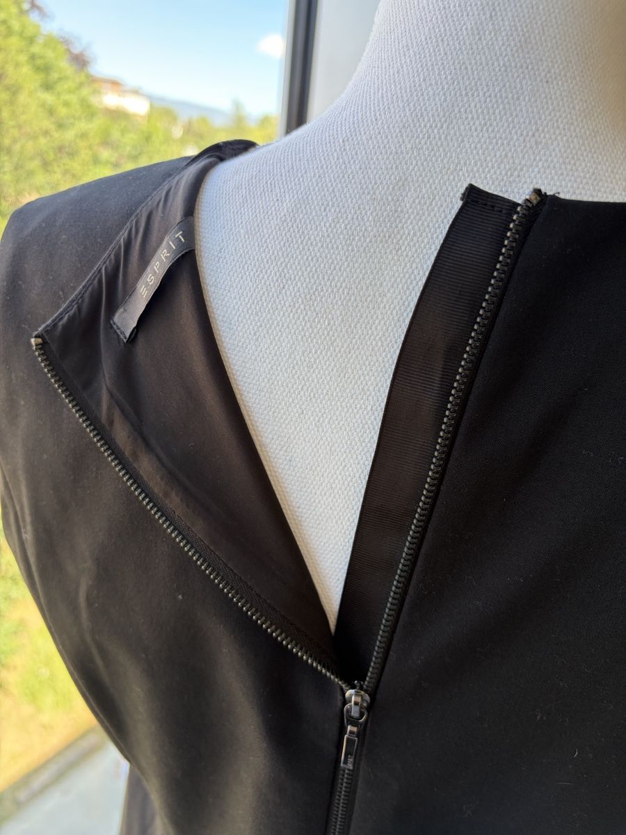 Esprit Kleider: Classic straight black Esprit doress Size 42 – Gebraucht aus Nyon von Deb_D39 3
