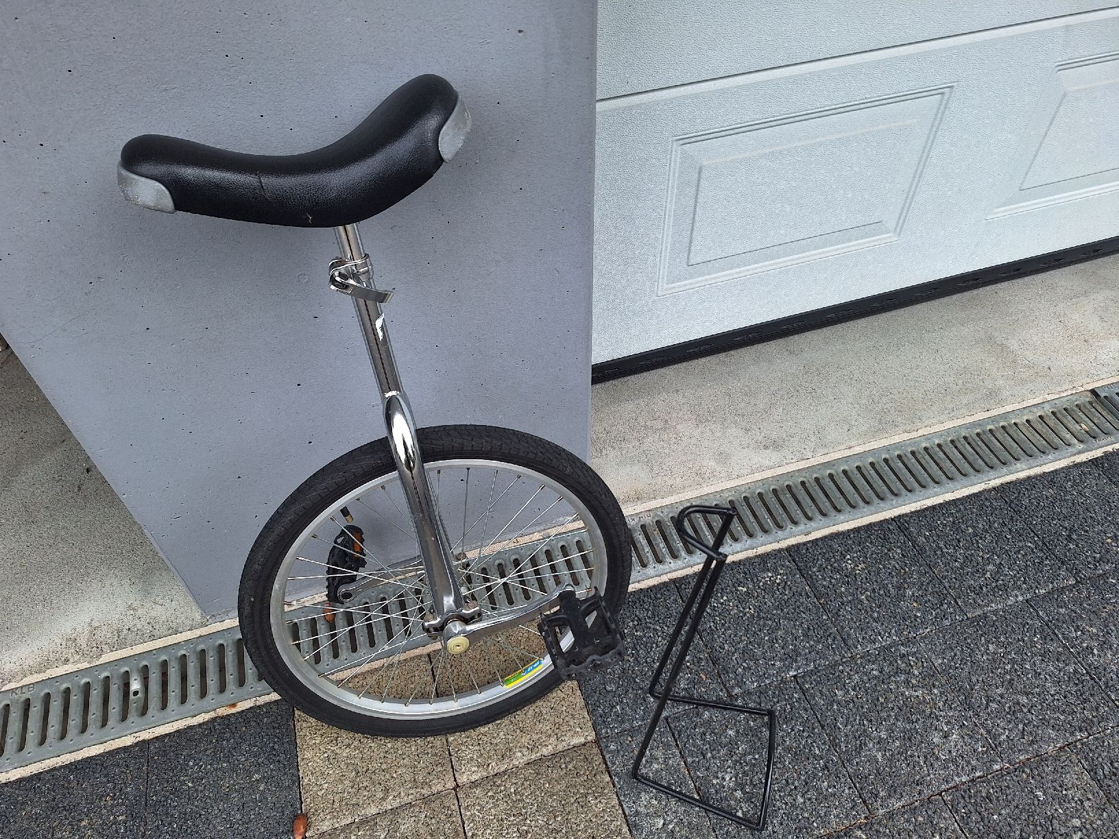 Vélos: Einrad 20 Zoll mit Ständer – D'occasion à Büron par cumulus1984 5