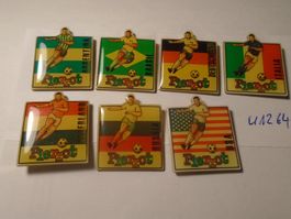 7 ver Pierrot Fussball Pins (U1264)