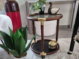 Table basse sur roulettes en rotin ancienne