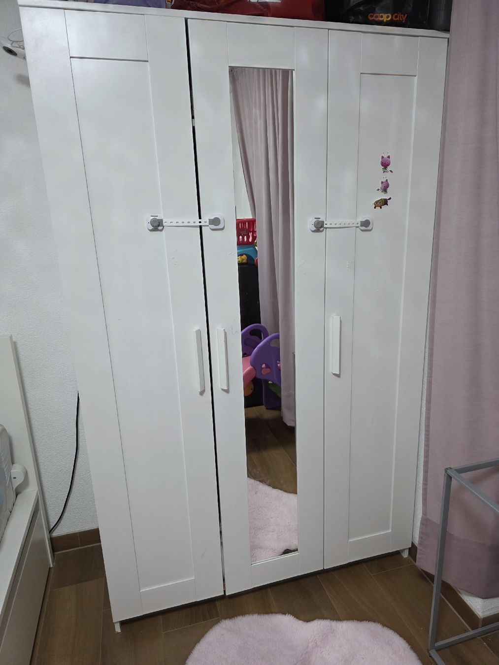 Armoires: Brimnes Kleiderschrank  – D'occasion à Trimbach par tel_f8m2