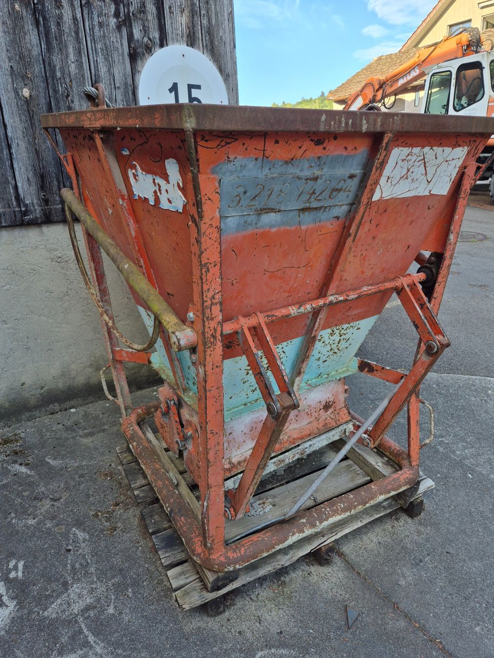 Baucontainer: Betonkübel gebraucht – Gebraucht aus Schlatt TG von pilatusp2 1