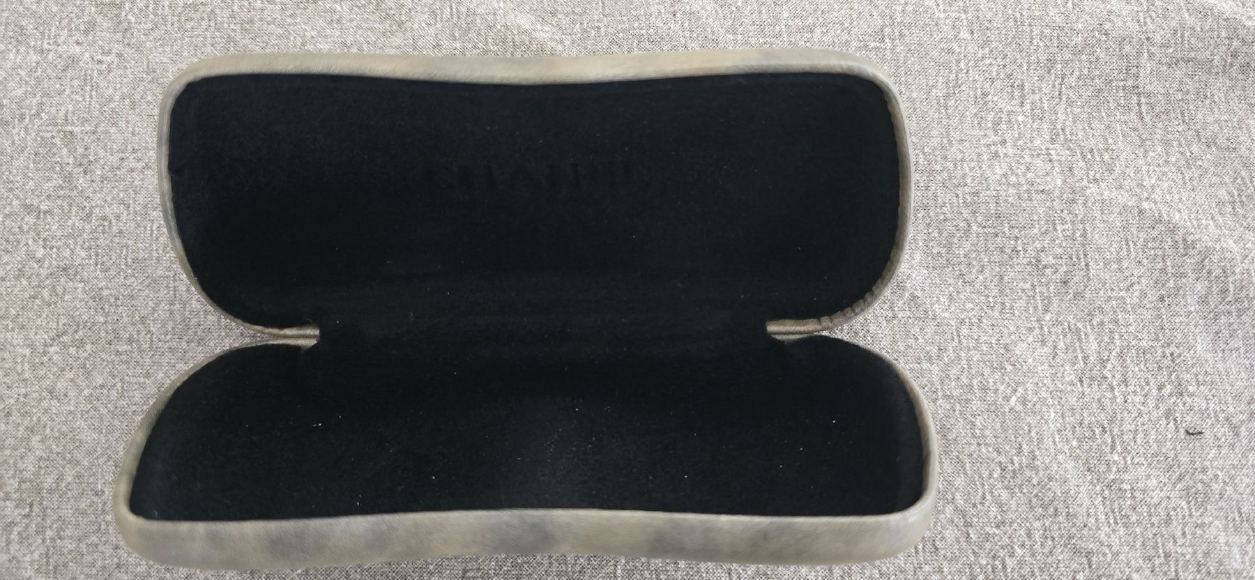 Chanel Cover & Protezioni schermo: Chanel Case – Usato da Möriken AG venduto da MedicineHat 1