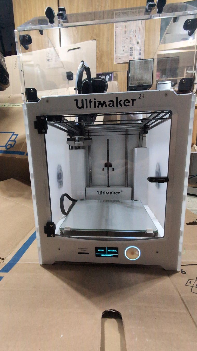 Ultimaker Stampanti 3D: Ultimaker 2+ mit Einhausung 3D Drucker - Top Zustand – Usato da Aristau venduto da Illi3 1