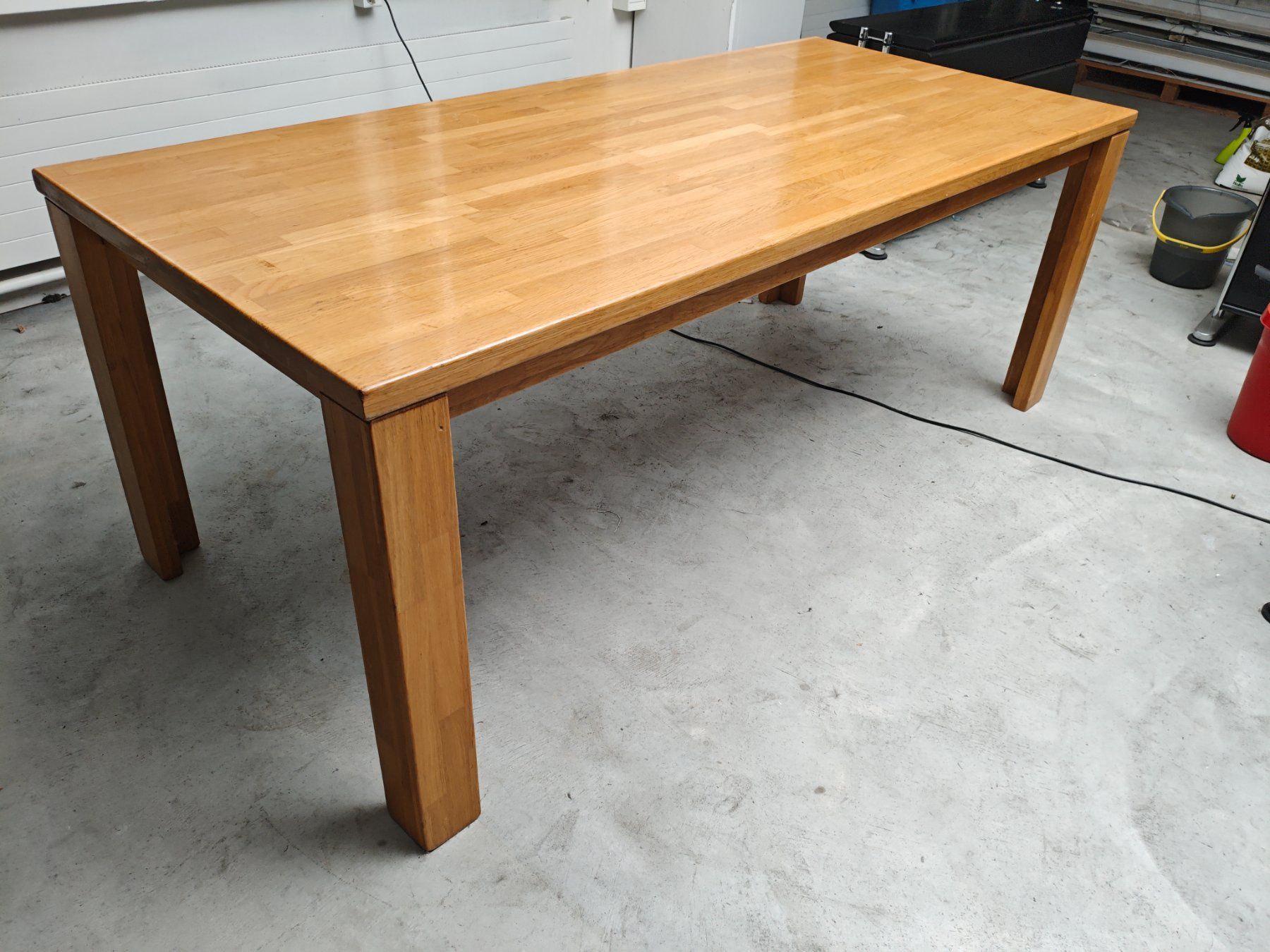 Massiver Esstisch aus Holz 2 Meter (Gebraucht) in Dübendorf für CHF 32 – nur Abholung auf Ricardo kaufen