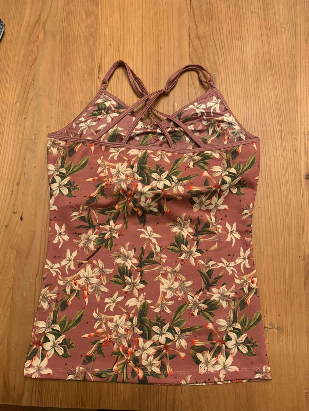 Tops: Top, M, von ESSENZA, NEU – Neu und originalverpackt aus Solothurn von Shanty.20 1