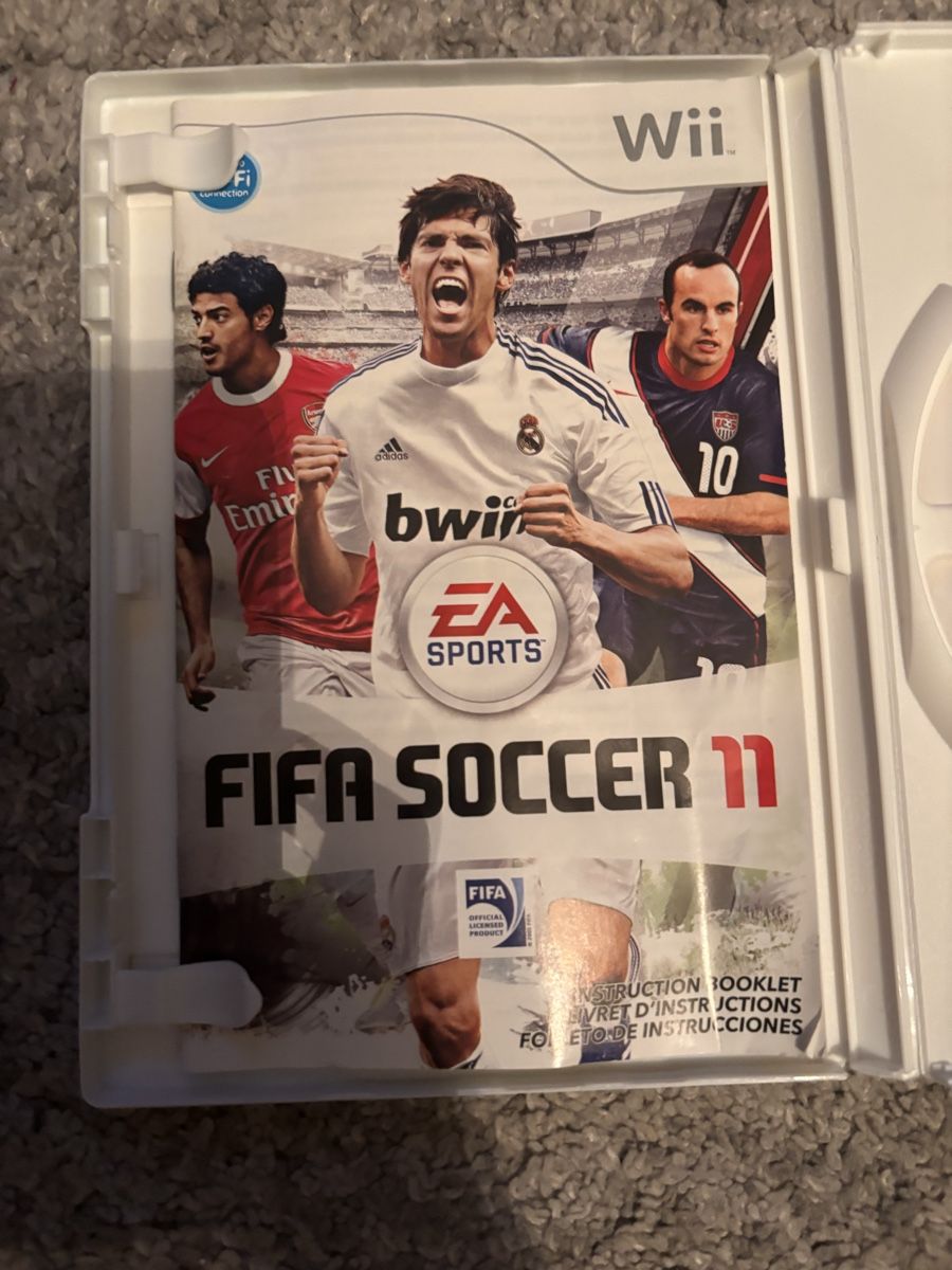 Fifa Sammelbilder & Trading cards: Wii FIFA Soccer 08 & 11 Game Bundle no disc – Gebraucht aus Ascona von ElfieLove 4