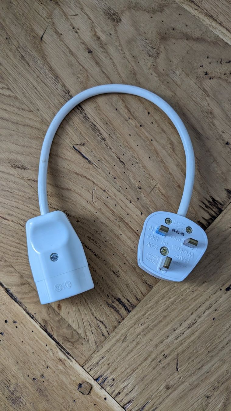 Kabel: Stromkabel England – Gebraucht aus Dietikon von alinghi44
