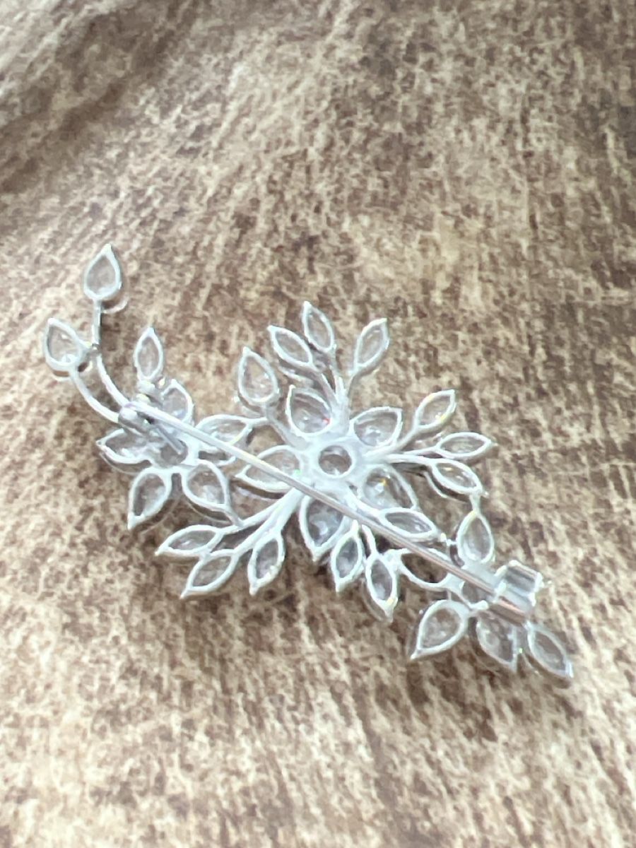 Broches & Aiguilles: Funkelnde Blumenbrosche – Neuf (Voir description) à Seon par Sunny-Schmuck78 2