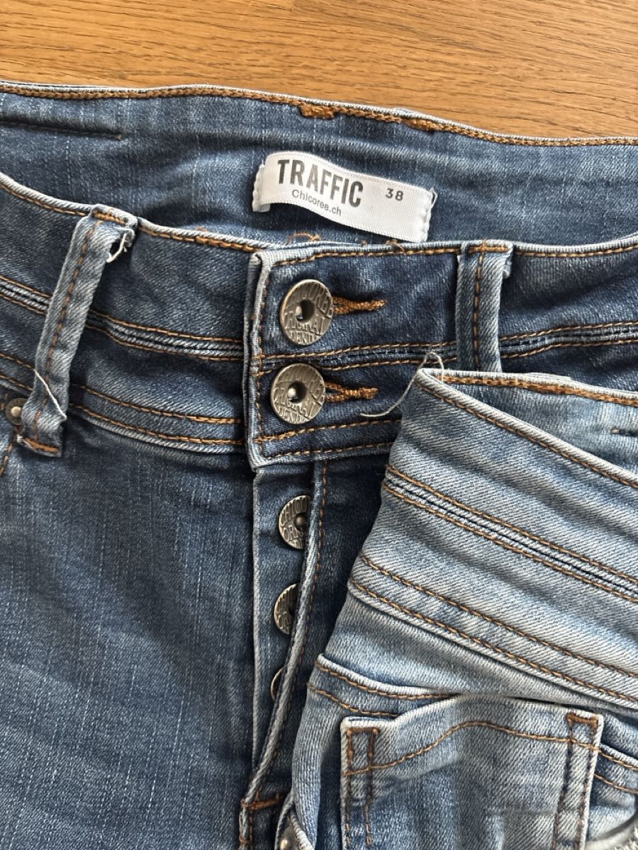 Jeans: Damen Jeans Grösse 38 hell + dunkelblau Chicoree  – Neu (gemäss Beschreibung) aus Berneck von SESSES 2