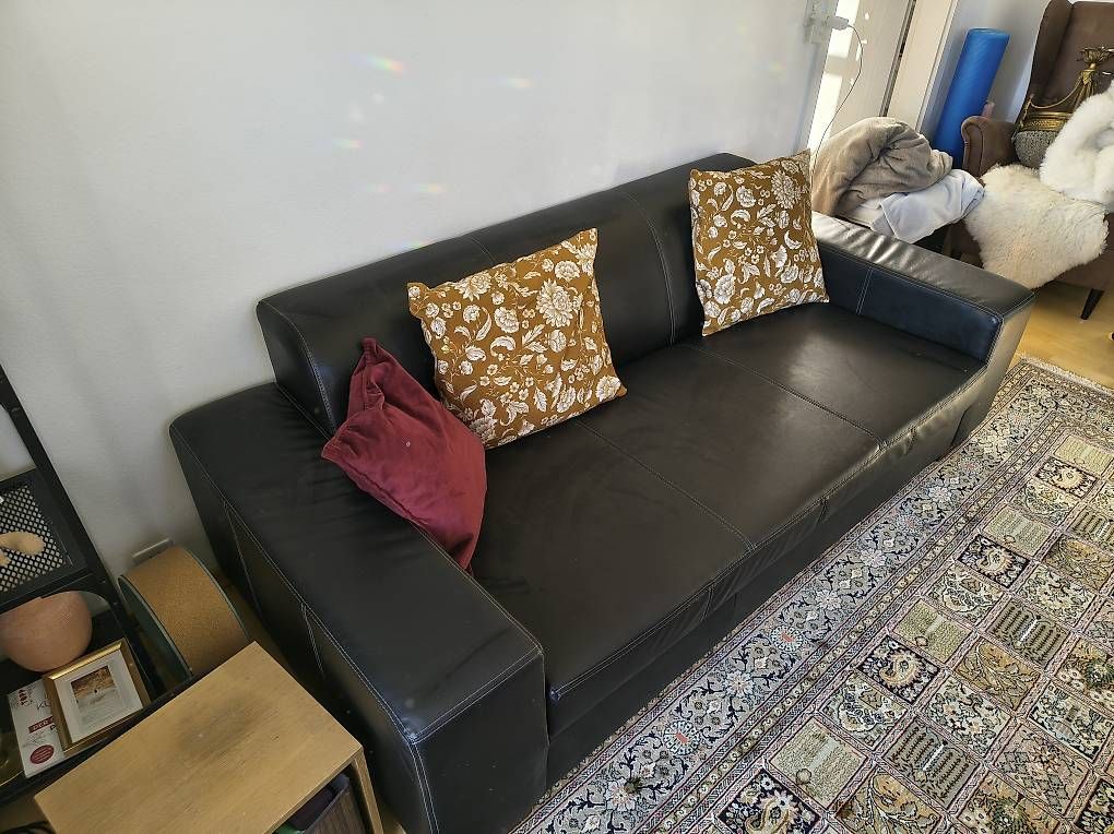 Divani: Kunstleder Sofa schwarz gebraucht – Usato da Zunzgen venduto da Huegi67 1