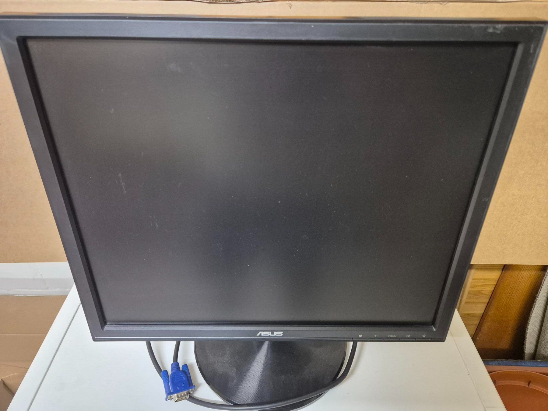 Asus Monitor: Monitor ASUS 19 Zoll – Usato da Illnau venduto da Wlamprecht