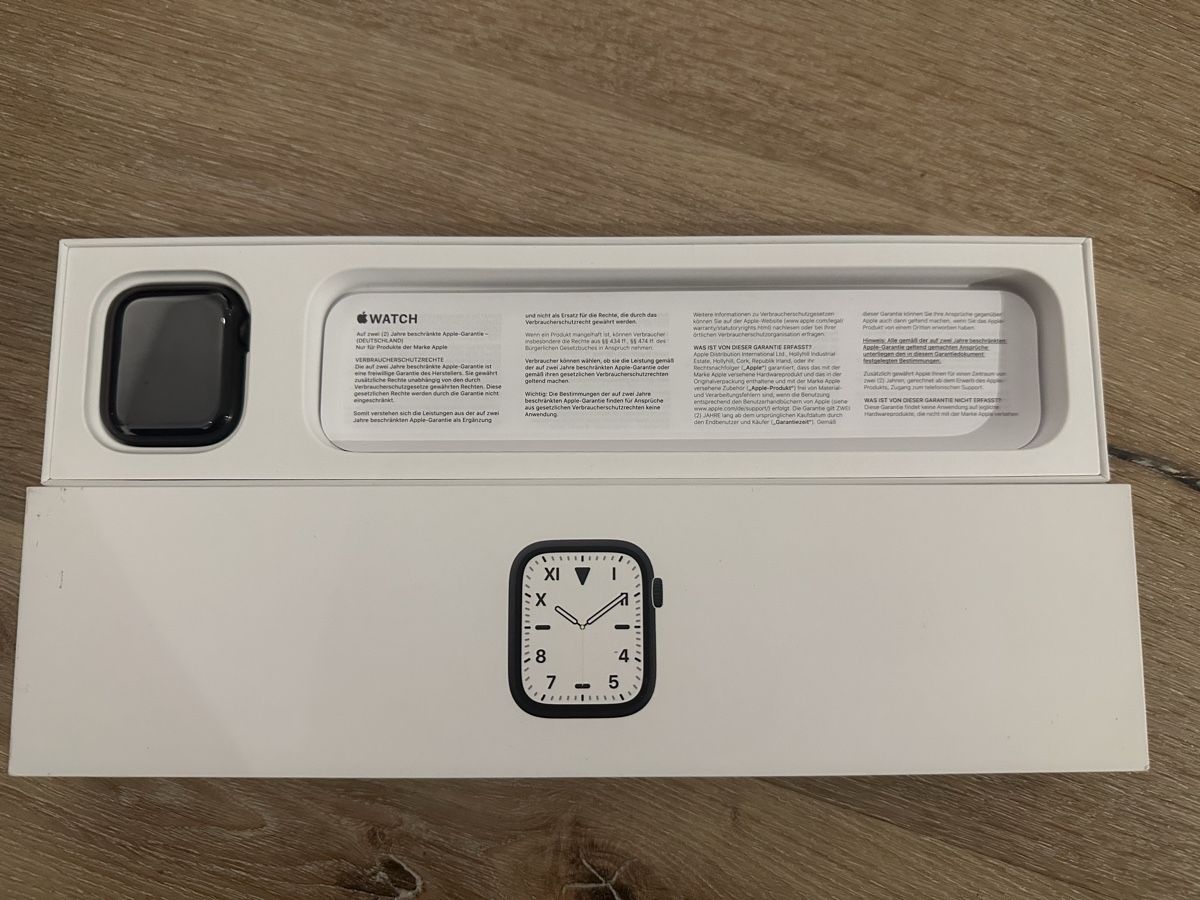 Apple Smartwatch: Apple Watch Series 7, 45mm, Titangehäuse, GPS+Cellular – Usato da Zetzwil venduto da severin_h 5