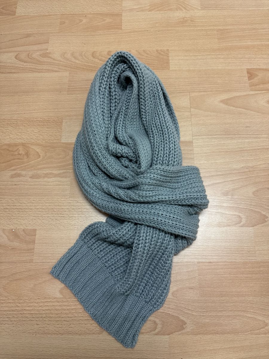 Foulard & Sciarpe: AUSVERKAUF - Kuscheliger Strickschal Grau Winter – Usato da Ostermundigen venduto da Vangiolillo 1