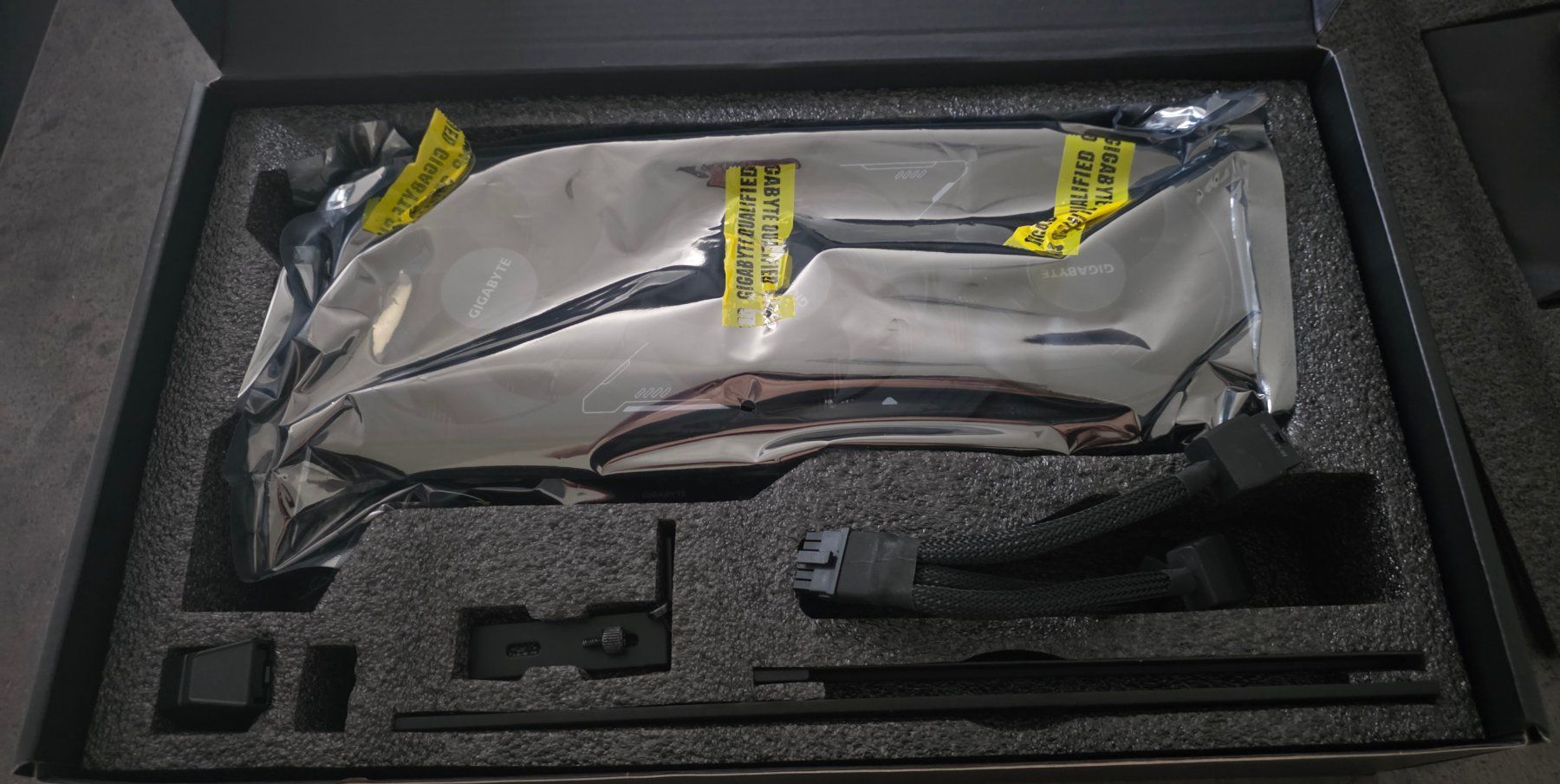 Gigabyte Grafikkarten: Gigabyte WindForce OC SFF 16G, GeForce RTX 5080 – Gebraucht aus La Neuveville von rapiot 1