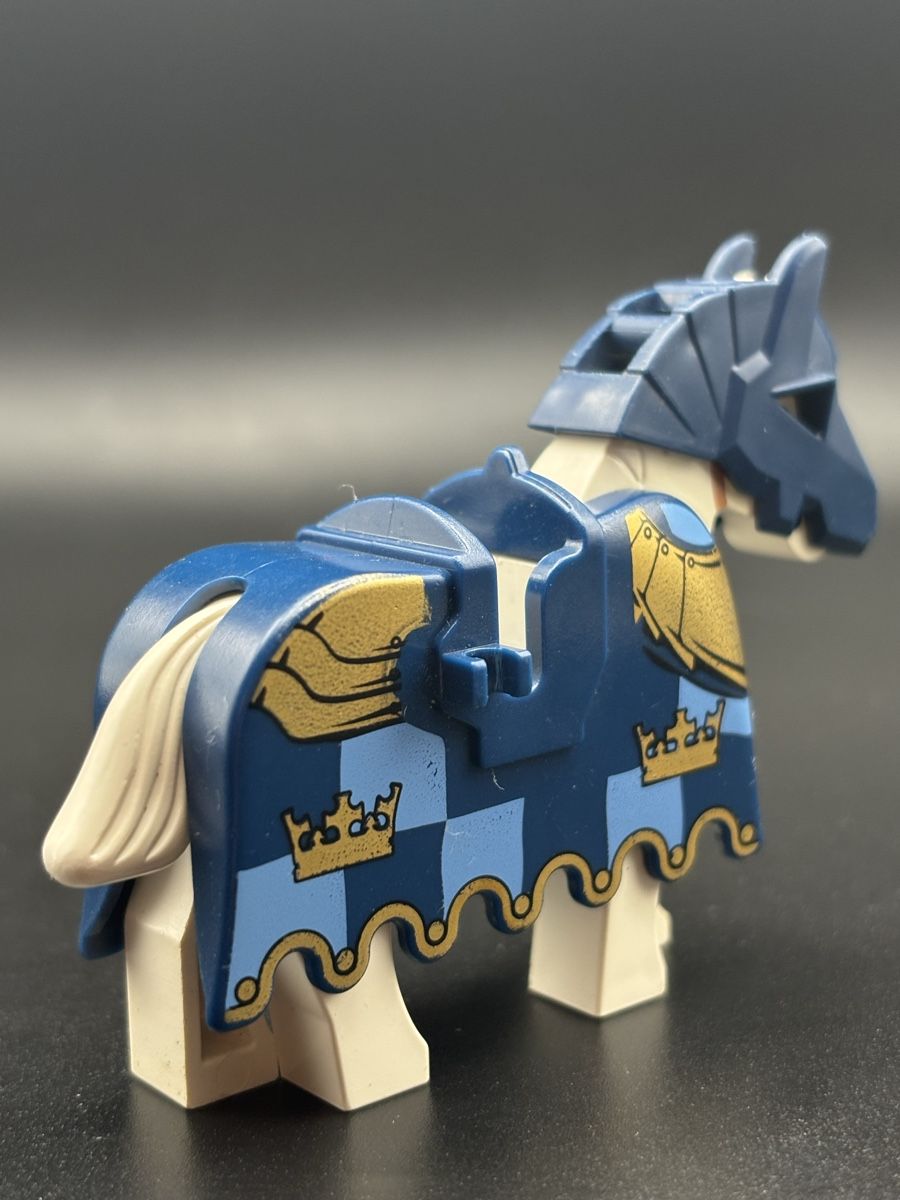 Lego Spielzeuge: Lego Castle Pferd mit Rüstung – Gebraucht aus Winterthur von Diwolf 2