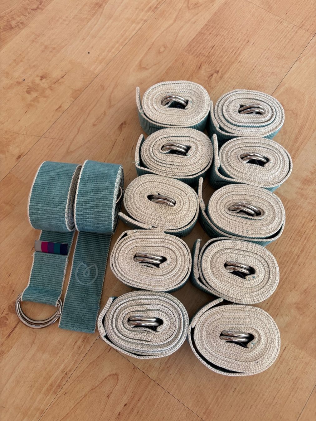 Gürtel: Lot de 10 sangles de yoga couleur eucalyptus – Gebraucht aus Martigny von tison28