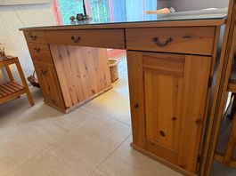 Holz Schreibtisch mit Glasplatte