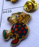 Pin Comics Junge mit Freudensprung
