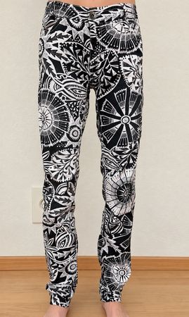 MARC CAIN Jeans N2 – Gr. 36, Schwarz-Weiss-Print