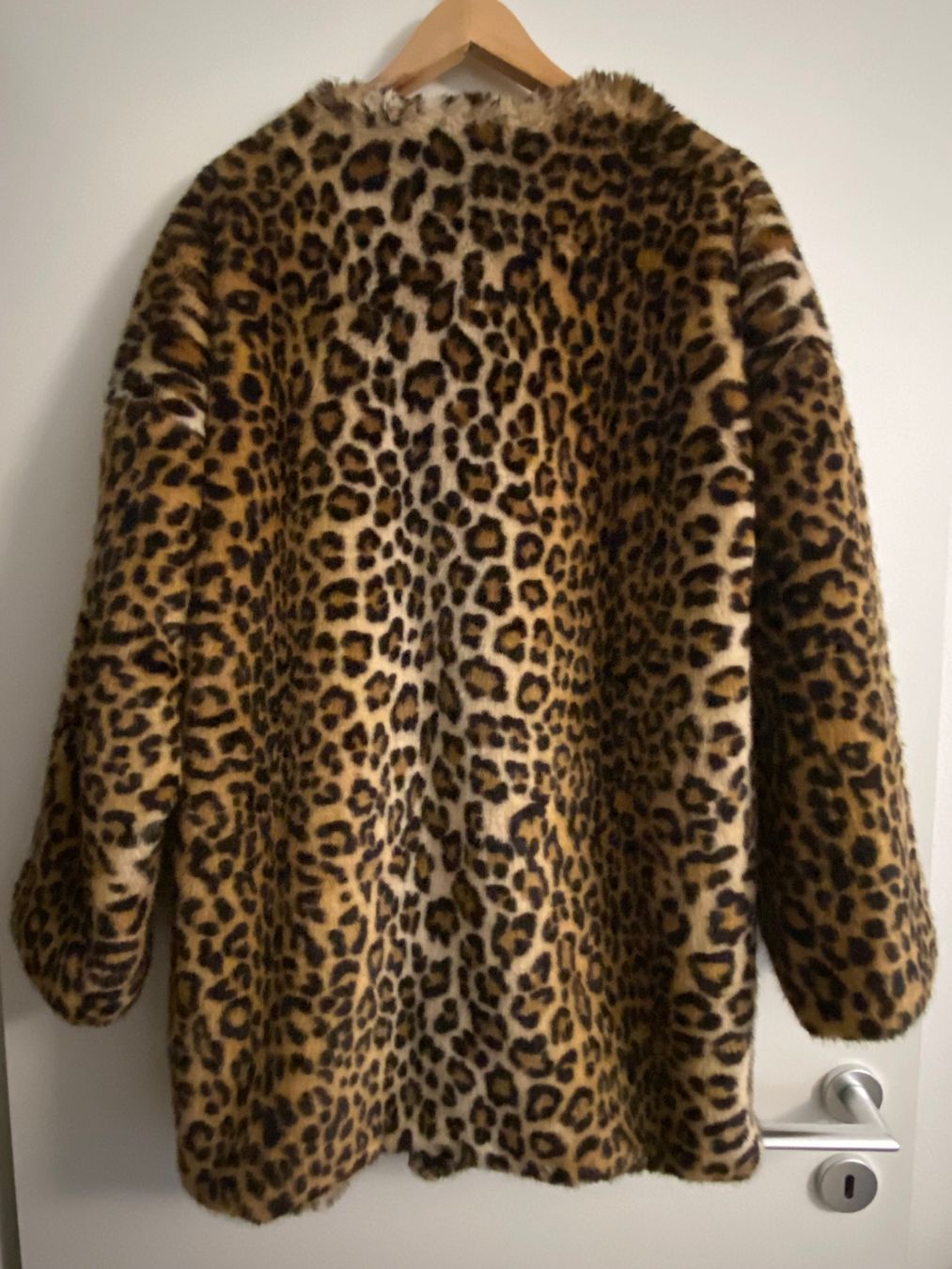 Cappotti: LA FÉE MARABOUTÉE Manteau fourrure léopard t.42 – Nuovo (secondo la descrizione) da Genève venduto da kik_8jd6 4