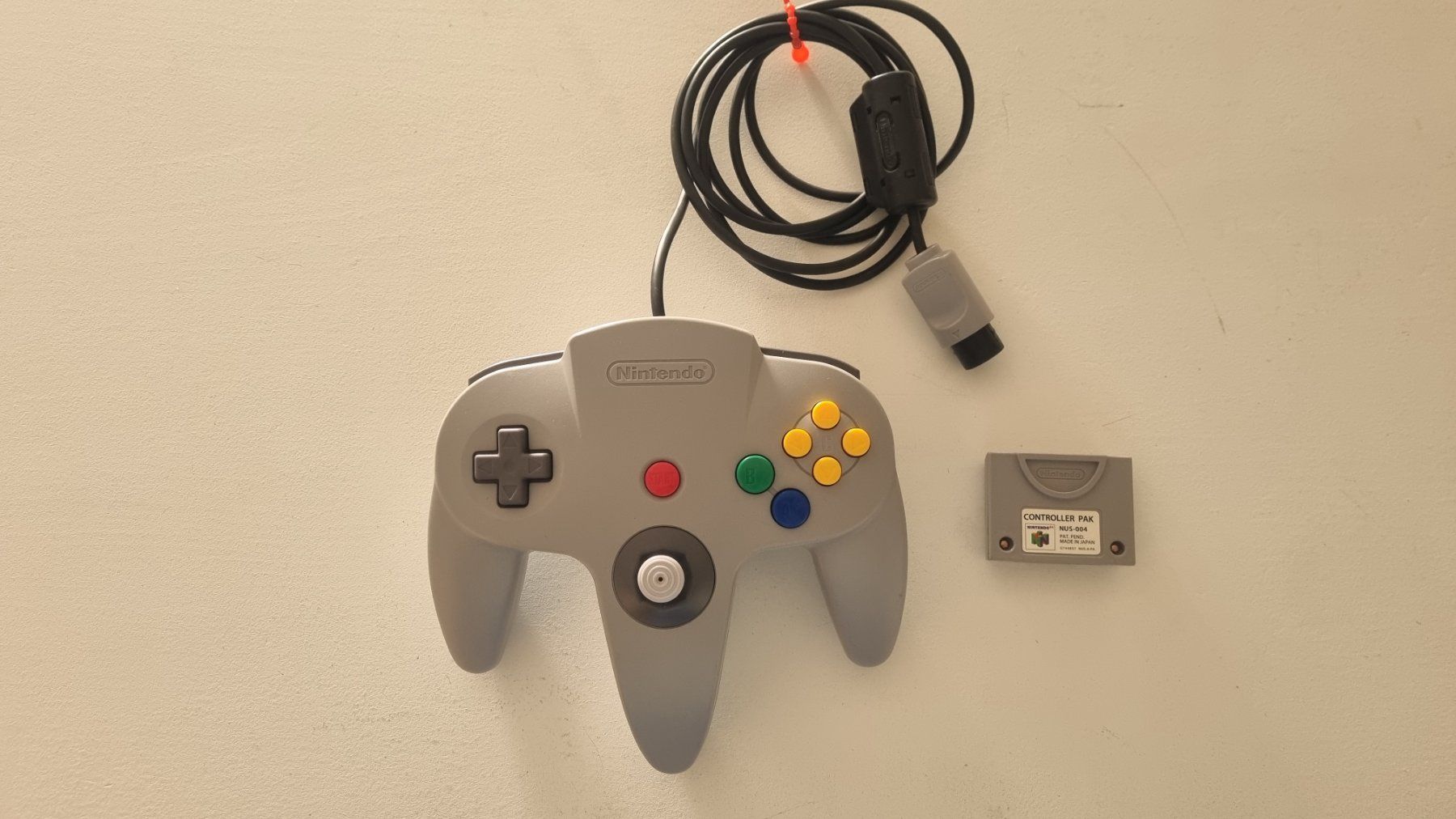 Controller: Original Nintendo 64 Controller mit Controller Pak – Usato da Birsfelden venduto da val_d9c2