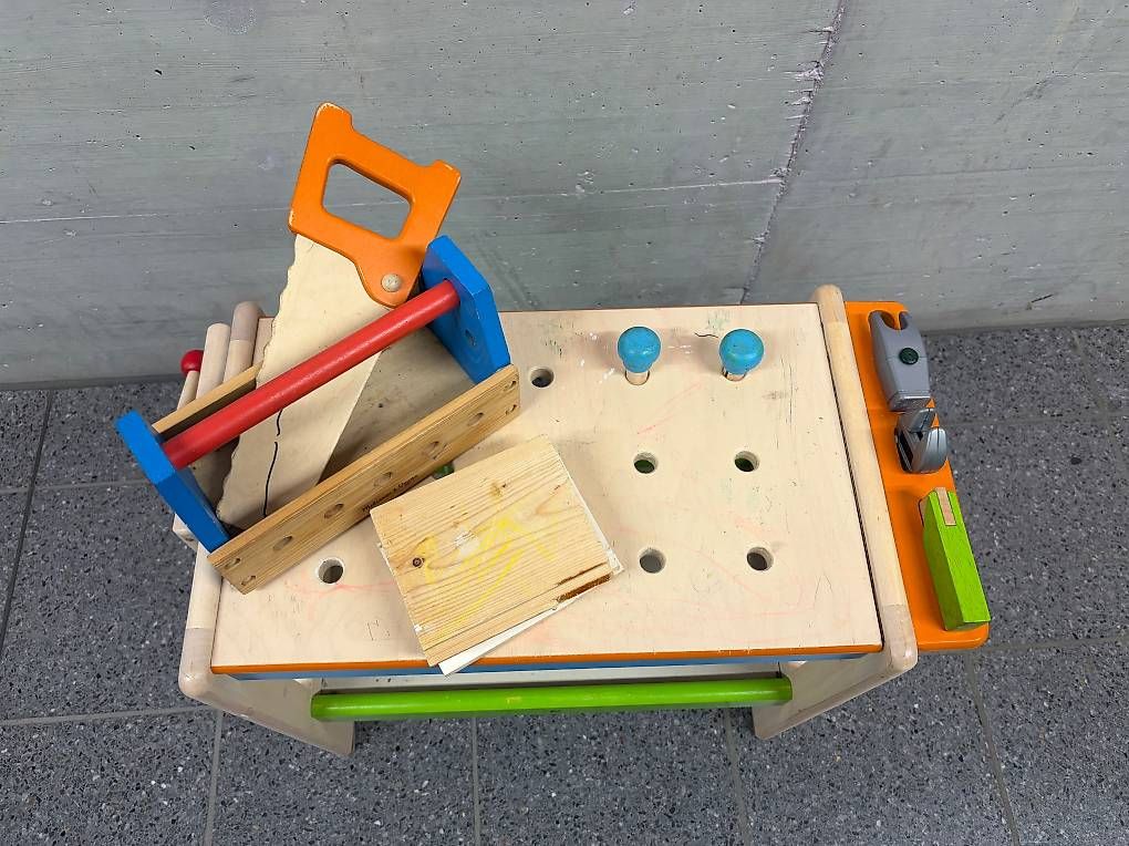 Spielzeuge: Kinder Holz Werkbank – Gebraucht aus Zürich von ToKe06 1