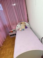 Kinderbett und Nachtisch Weiss Mit Sternen mit  Guter Zustan