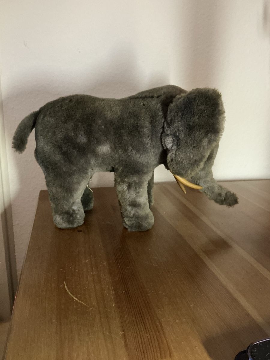 Spielzeuge: Elefant ca 50 Jahre alt – Gebraucht aus Basel von Ajscha7o1 1