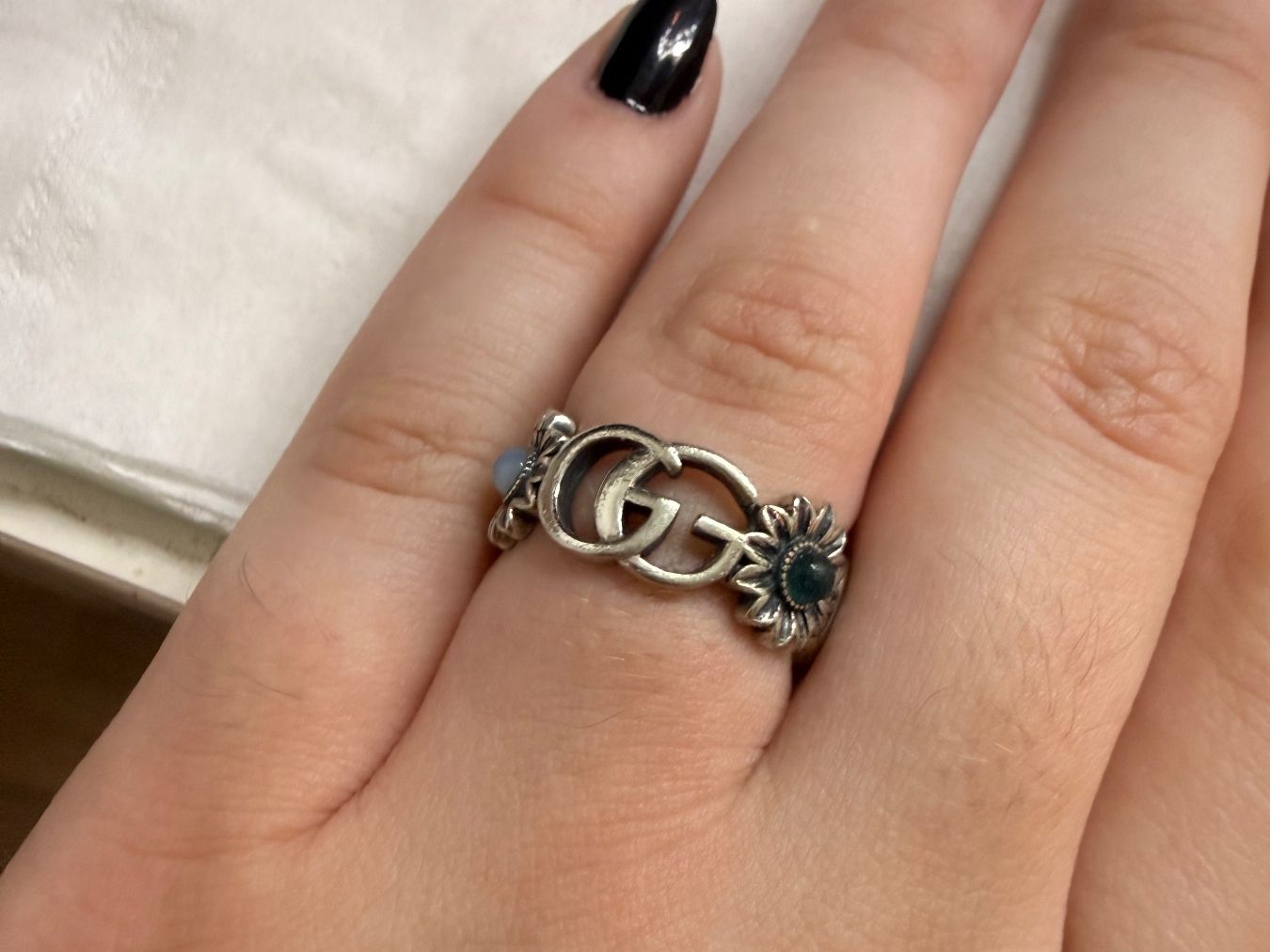 Gucci Anelli: Gucci Ring GG Marmont Blumen Silber – Usato da Biberist venduto da jaquesgaraboto 2