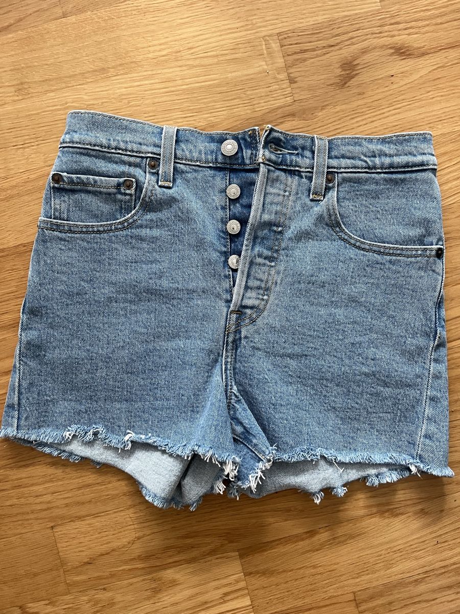 Levi's Pantaloni: Kurze Hose von Levis Gr. 27 – Usato da Winterthur venduto da Ste_Uho
