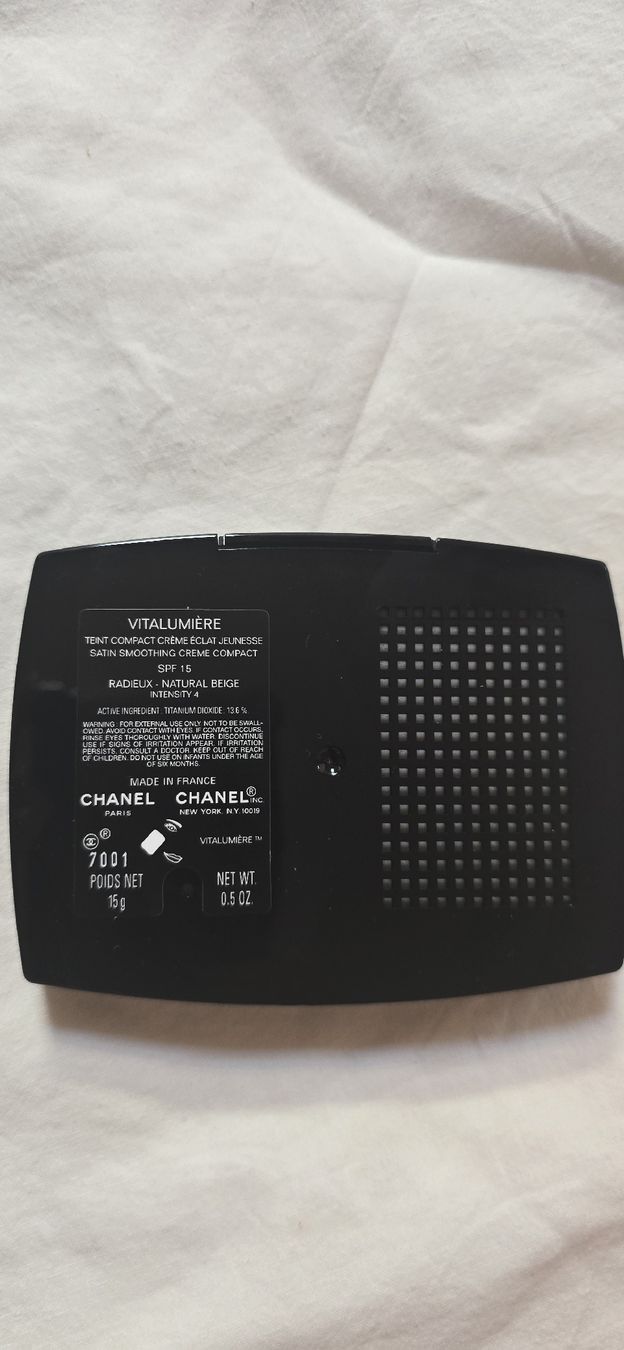 Chanel Make-up: CHANEL VITALUMIÈRE TEINT COMPACT SPF 15 BEIGE – Nuovo e nell'imballaggio originale da Martigny venduto da zin_y9tt 2