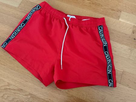 Coole Calvin Klein Bade-Shorts für Junge Männer Grösse L